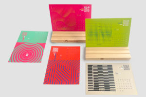 Kalendarz z drewnianą podkładką